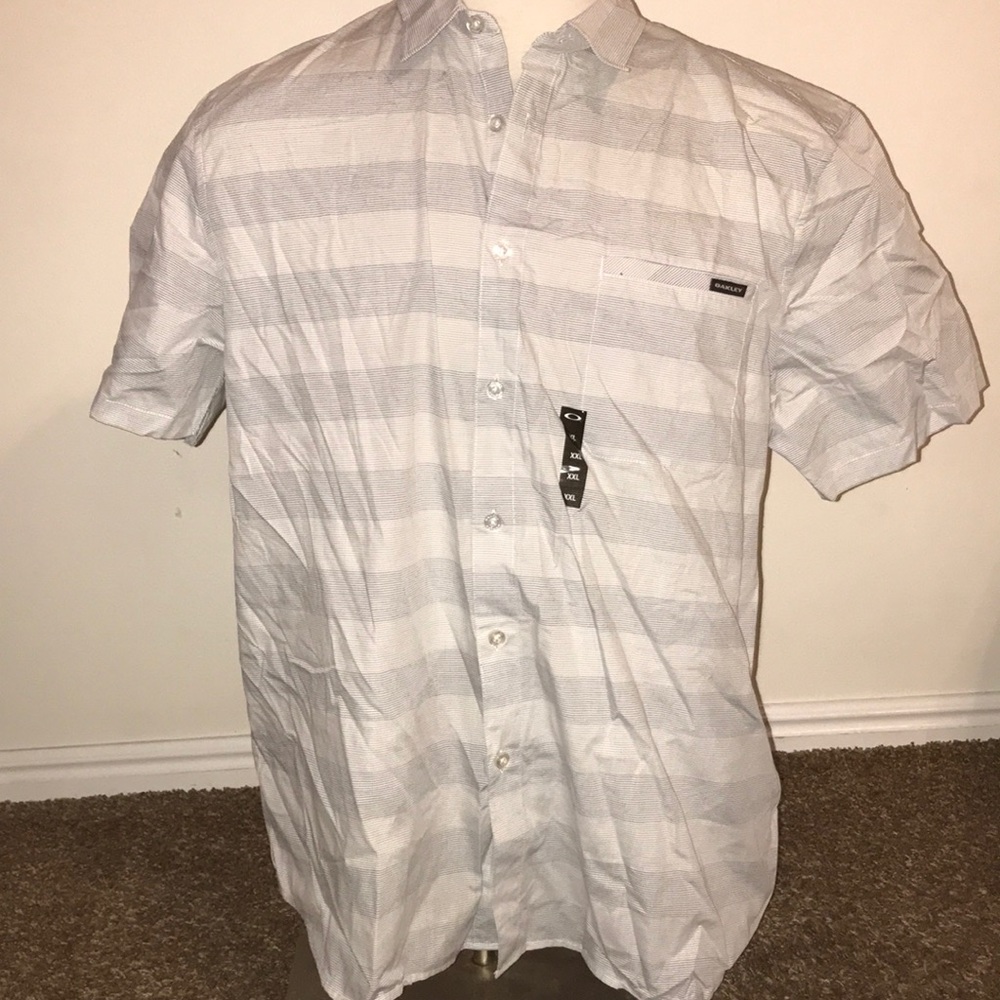 Oakley Button-Front Size XXL